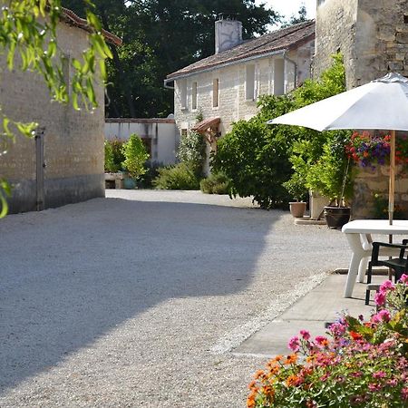Bed and Breakfast Le Moulin De Lusseau Chef-Boutonne Екстер'єр фото