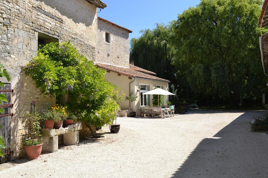 Bed and Breakfast Le Moulin De Lusseau Chef-Boutonne Екстер'єр фото
